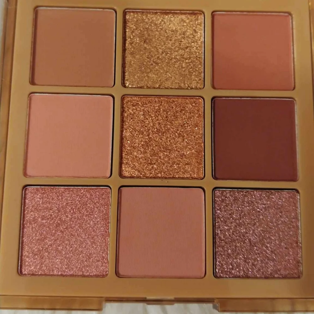 💖FIRM! NWT HUDA BEAUTY MEDIUM NUDE OBSESSIONS EYESHADOW PALETTE